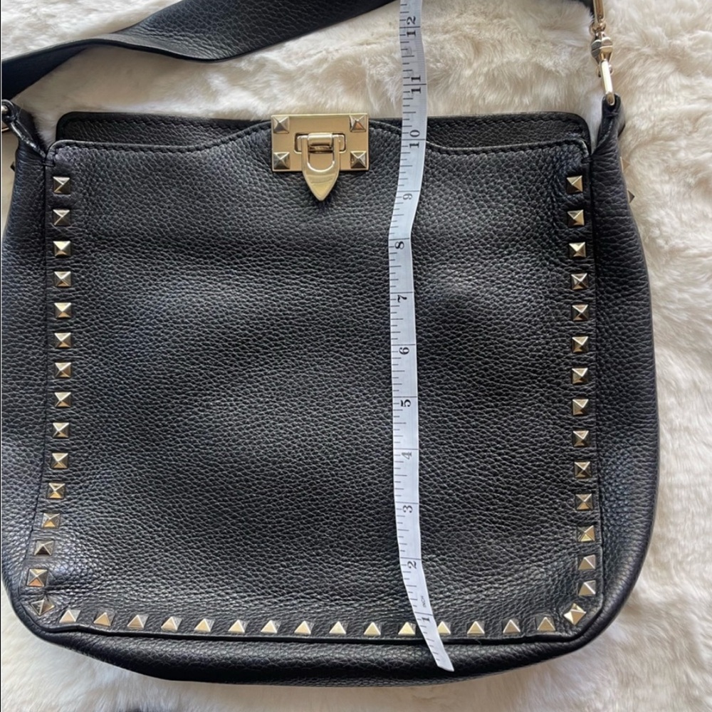 Valentino Garavani Black Hobo Leather Messenger Rockstud Bag - Picture 10 of 15